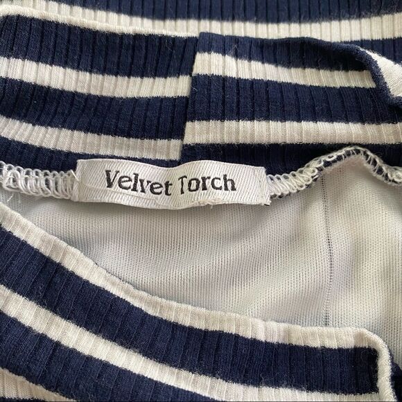 VELVET Torch Women’s Bodycon Cold Shoulder Dress, Striped, Navy & White, Size S - Picture 4 of 6
